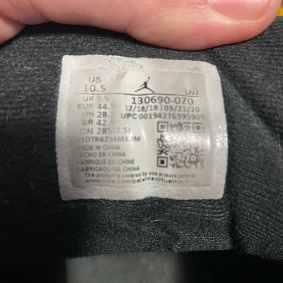 Jordan 12 Retro Black University Gold - Picture 6 of 6